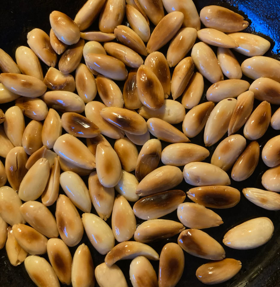 Roasted almonds - Смажений мигдаль